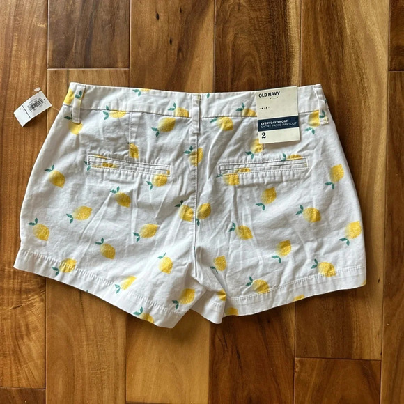 Old Navy Lemon Print Everyday Shorts size 2 NWT - Picture 2 of 4